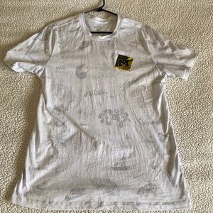 Michigan Wolverines graphic Nike T-shirt large